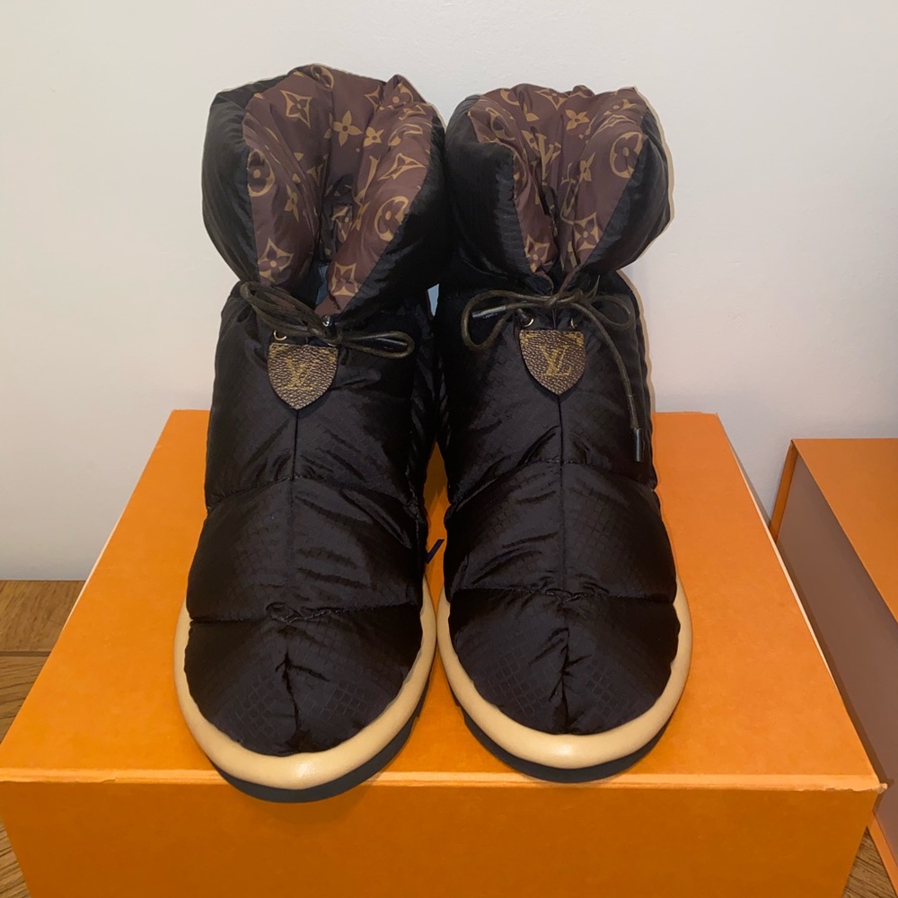 *****SOLD*****Louis Vuitton Pillow Boots